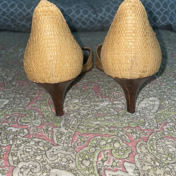 Kate Spade ♠️ Vintage mini heels size 7.5 in tan color - Picture 2 of 5